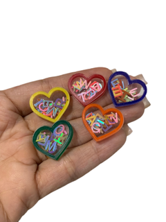 KIT CORAÇÃO VAZADO COM LETRINHAS (2CM)- 5 UNIDADES SORTIDAS