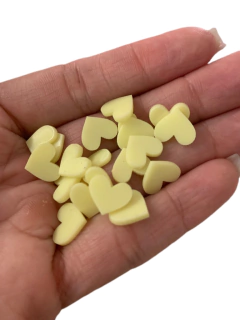 MINI CORAÇÃO EM ACRÍLICO AMARELO CLARO (12MM)- 50 unidades