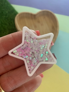 ESTRELA VAZADA COM CONFETE MINI ESTRELAS BRANCO (5CM)- UNIDADE
