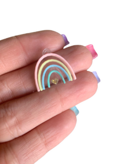 PINGENTE ARCO IRIS EM ACRÍLICO (2CM)- 2 UNIDADES