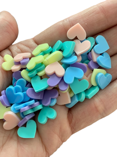 MINI CORAÇÃO EM ACRÍLICO CORES CANDY (1CM) -50 UNIDADES