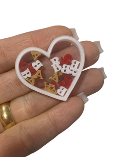 CORAÇÃO VAZADO COM LETRINHAS ABC MAPLE BEAR (4CM)- UNIDADE