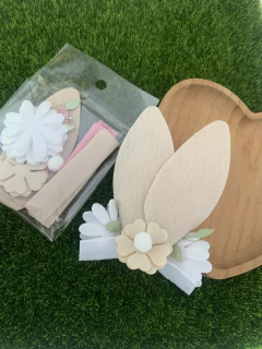 KIT PRÁTICO ORELHA DE COELHO BABY BEGE- 19 RECORTES na internet
