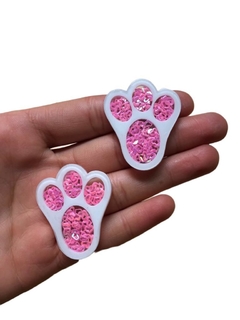 PATINHA DE COELHO BRANCA COM MINI CORAÇÃO VAZADO ROSA (4CM)- 01 UNIDADE
