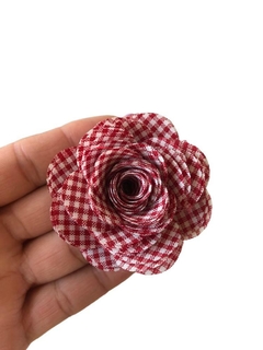 FLOR DELICADA XADREZ PEQUENO VERMELHO (5,5 CM) - 1 UNIDADE