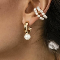 Brinco Meia Argola e Pérola Shell Banho Ouro 18k - comprar online