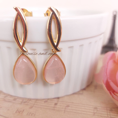 Quartzo Rosa Brinco Pêndulo Vazado Banho Ouro 18k