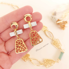 Ágata Preta, Howlita Branca e Quartzo Verde Conjunto Singular Banho Ouro 18k - comprar online