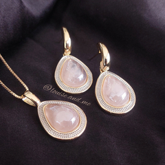 Quartzo Rosa Perolado Conjunto Colar e Brincos Banho Ouro 18k e Ródio