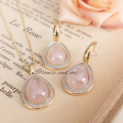 Quartzo Rosa Perolado Conjunto Colar e Brincos Banho Ouro 18k e Ródio na internet