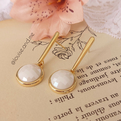 Porcelana Perolada Brinco Pêndulo Banho Ouro 18k