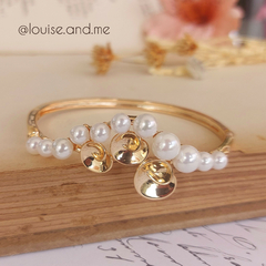 Bracelete Curvo com Pérolas Shell Banho Ouro 18k - loja online
