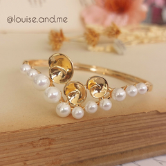 Bracelete Curvo com Pérolas Shell Banho Ouro 18k