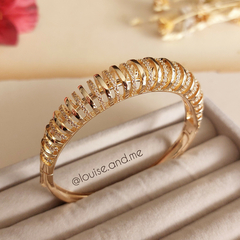 Bracelete Abaulado Vazado Cravejado Banho Ouro 18k