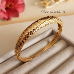 Bracelete Texturizado Losangos Banho Ouro 18k na internet