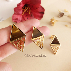 Olho de Tigre Conjunto Triângulo Vazado Banho Ouro 18k - comprar online