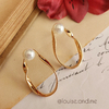 Brinco Oval Vazado com Pérola Shell Banho Ouro 18k
