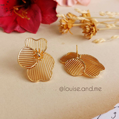 Brinco Flor Vazada Banho Ouro 18k - loja online
