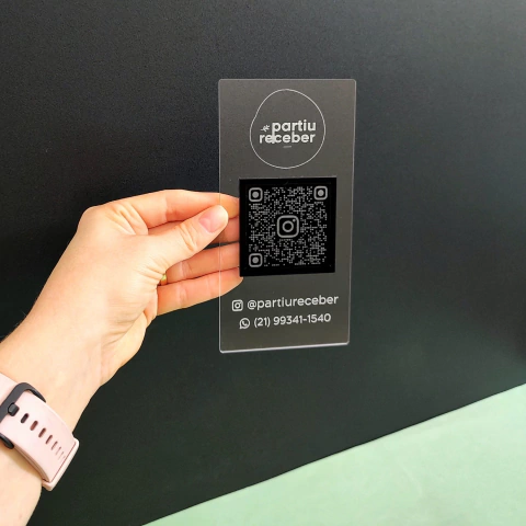 Cartão em acrílico com logomarca e QR Code