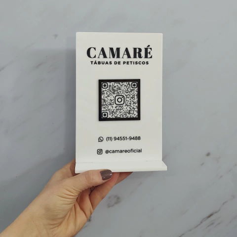 Placa em acrílico com logomarca e QR Code