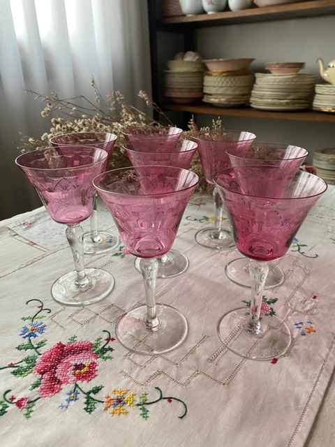 Juego de 8 copas rosadas grabadas al acido
