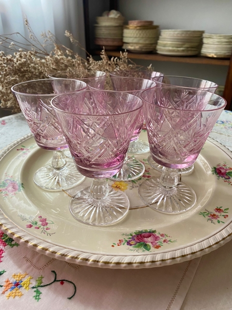 Juego de 7 copas de cristal tallado rosadas
