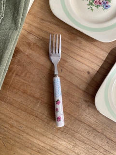 Tenedor de postre mango flores con celeste - comprar online