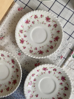 Plato de té Johnson Bros Rambler Rose (craquel transparente) - comprar online