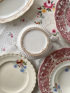 Jarra inglesa Wedgwood Moss Rose (sin sello y manchitas en la base y asa)