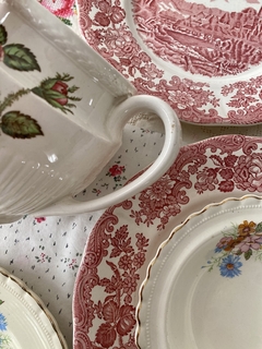 Jarra inglesa Wedgwood Moss Rose (sin sello y manchitas en la base y asa) - comprar online