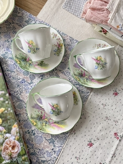 Taza de té con plato fine bone China Bell China Meadowside en internet