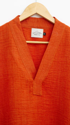 Blusa Naranja en internet