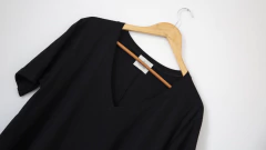 Remeras Cuello V Negra - tienda online