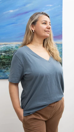 Remeras Cuello V Azul en internet