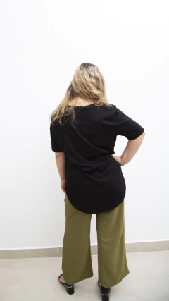 Remeras Cuello V Negra - By Lilitas