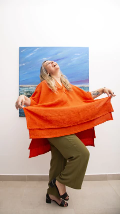 Blusa Naranja en internet