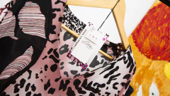 Vestido de seda Animal Print Borgoña - tienda online