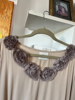 Túnica con pechera de flores - By Lilitas