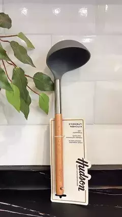 Cucharón Nylón Mango Madera Utensilio Hudsón Cocina
