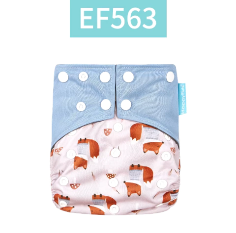 Fralda de carvão de bambu Happy Flute com estampa de raposas.