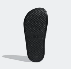 CHINELO ADILETTE AQUA BLACK na internet