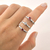 Anel Solitário Cravejado You & Me Com Pedra Zirconia Redonda Cristal De Prata 925 Da Marca Silver Crown Atacado