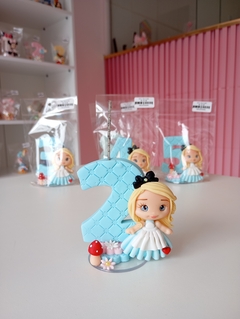 Vela Decorada Alice na internet