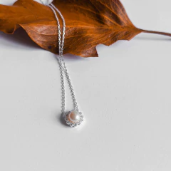 Colar pérola cravejada em prata