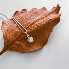 Colar com ponto de luz em coração - comprar online