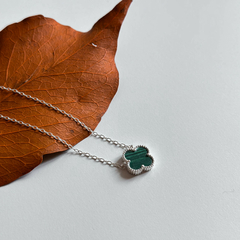Colar em prata com trevo com pedra malaquita verde - comprar online
