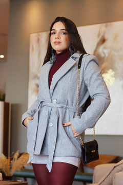 Trench coat lã batida e faixa com amarração na internet
