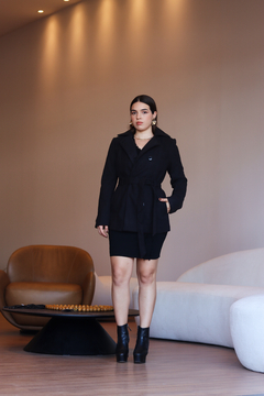 Trench coat lã batida e faixa com amarração na internet