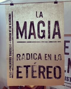 Afiche "la magia radica en lo etéreo"