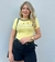 T SHIRT - LUXE YELLOW - DE FRENTE PARA A LUZ - COM PEDRARIAS